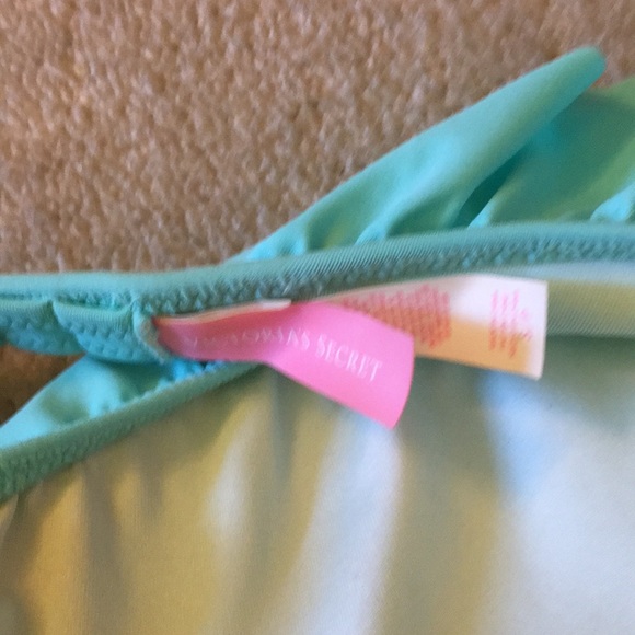 Victoria Secret bikini - Picture 3 of 3